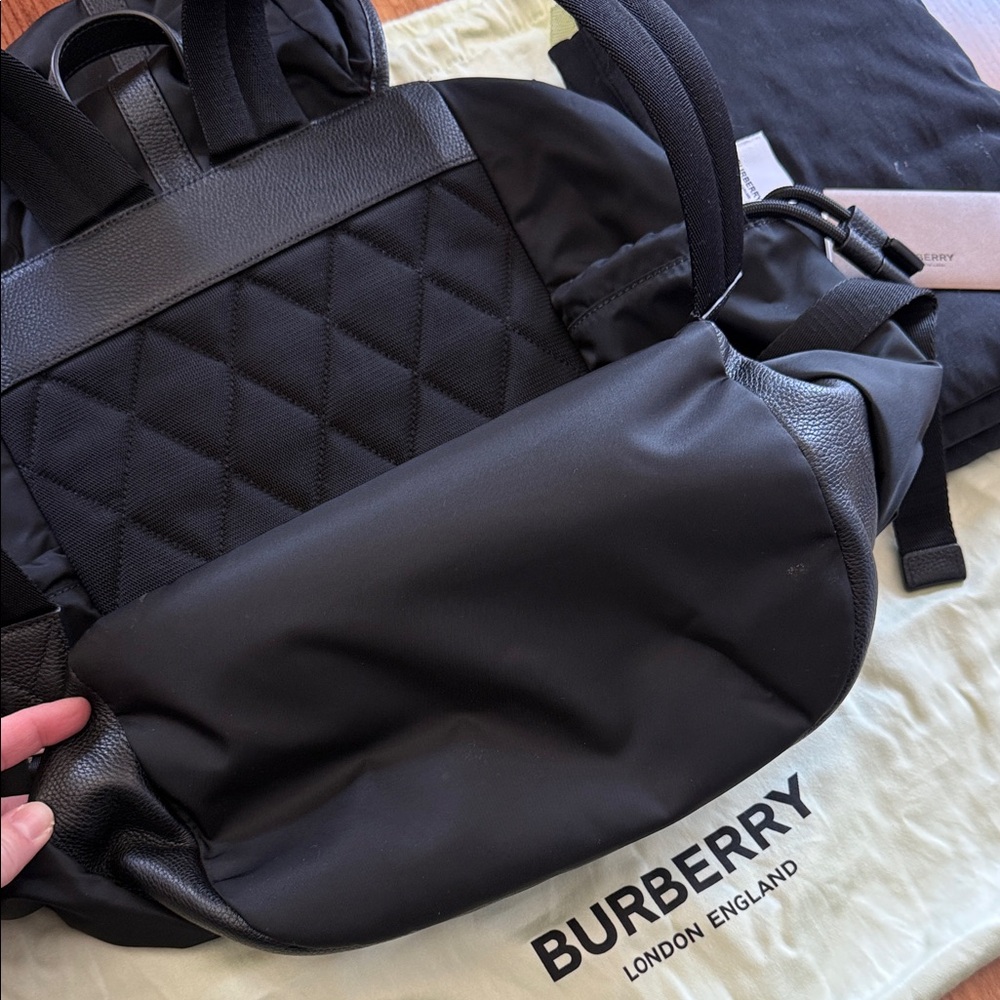 Burberry Black Nylon diaper Backpack with changing mat - Picture 5 of 6